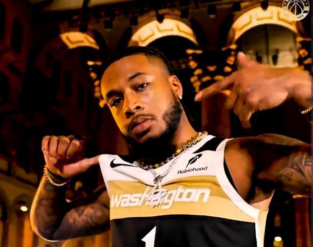 前锋惠特摩, 惠特摩尔发, 发布城市版 前锋惠特摩, 惠特摩尔发, 发布城市版